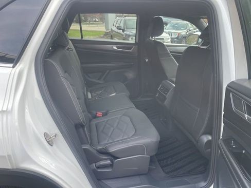 Certified 2025 Volkswagen Atlas Cross Sport SE image 10