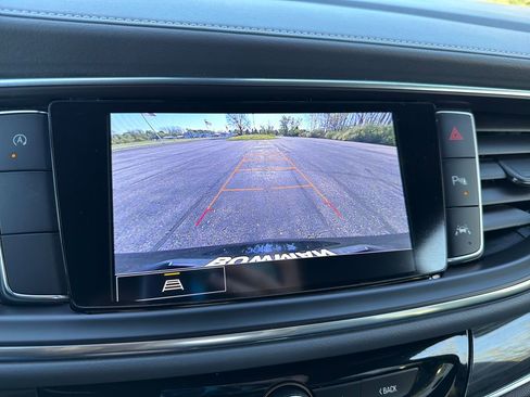 Used 2024 Buick Enclave Essence FWD image 18