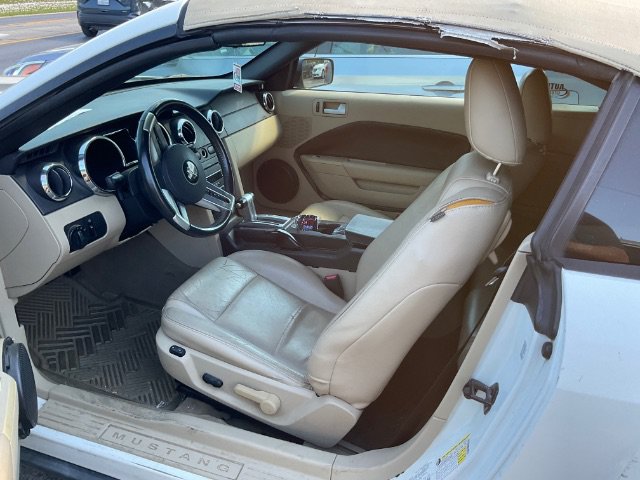 Used 2008 Ford Mustang Convertible RWD image 7