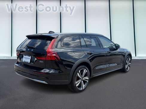 New 2026 Volvo V60 B5 Cross Country Plus w/ Climate Package AWD/4WD image 3