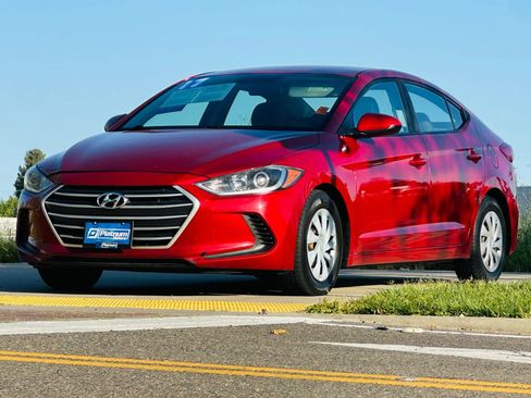 Used 2017 Hyundai Elantra SE FWD image 3