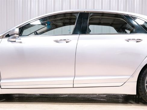 Used 2013 Lincoln MKZ AWD image 2