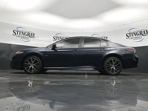 Used 2021 Toyota Camry SE FWD image 29