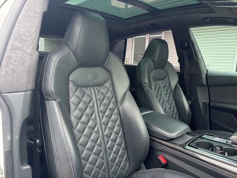 Used 2022 Audi SQ8 Prestige w/ Prestige Package image 16