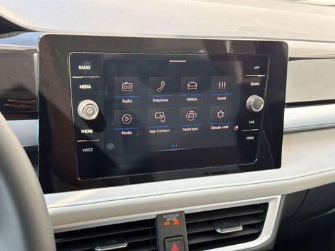 Used 2025 Volkswagen Taos SE image 22