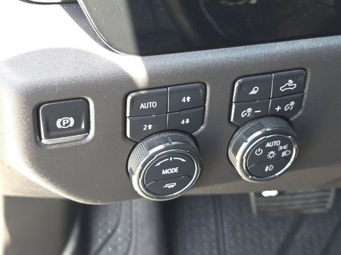 Used 2025 Chevrolet Silverado 1500 ZR2 AWD/4WD image 27