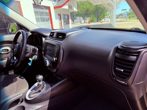 Used 2019 Kia Soul w/ Convenience Package image 12