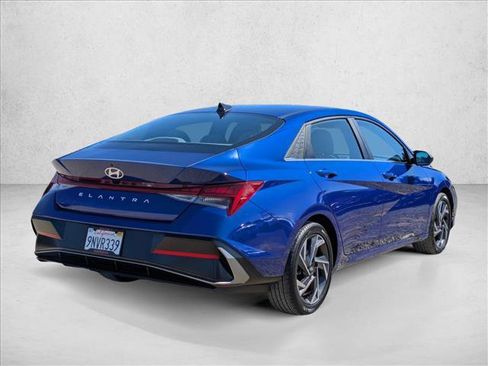 Used 2024 Hyundai Elantra SEL w/ Convenience Package FWD image 5