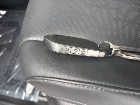 Used 2026 Kia Carnival FWD image 22