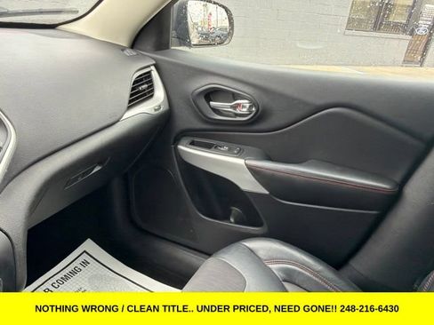 Used 2017 Jeep Cherokee Trailhawk w/ Cold Weather Group AWD/4WD image 25