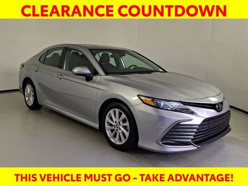 Certified 2023 Toyota Camry LE image 1