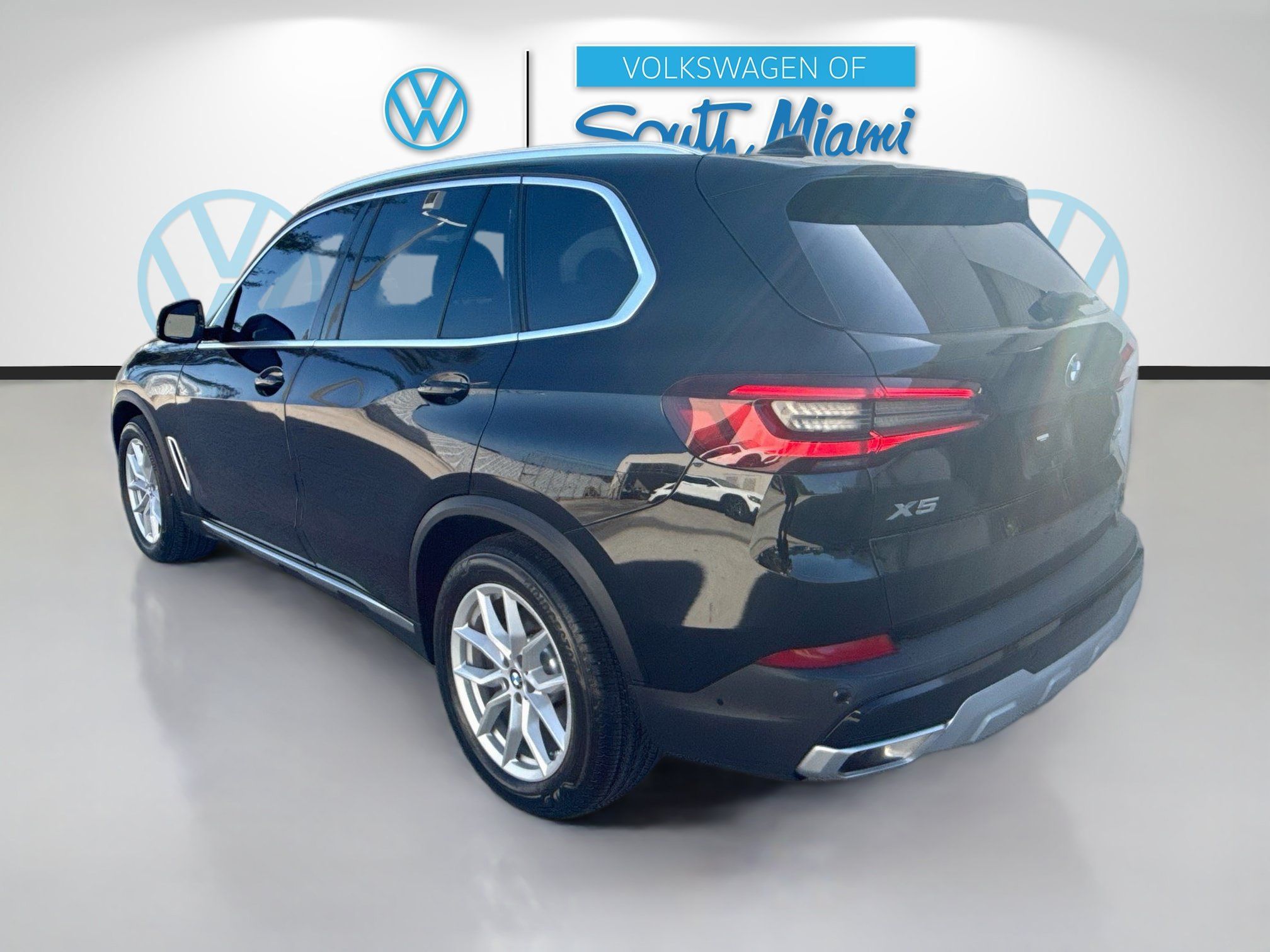 Used 2023 BMW X5 xDrive40i w/ Parking Assistance Package AWD/4WD image 5