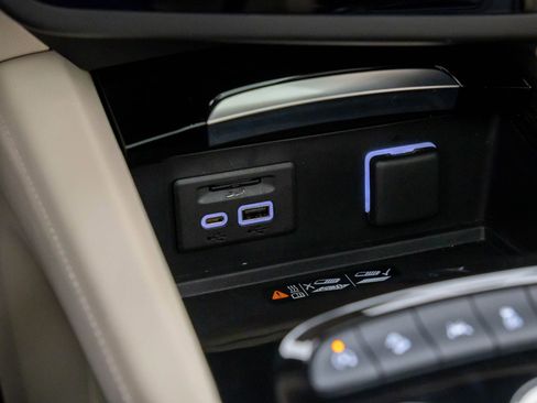 Used 2023 Buick Envision Avenir image 29