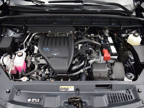 Used 2024 Toyota Highlander LE AWD/4WD image 9