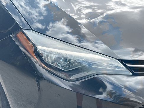 Used 2018 Toyota Corolla LE FWD image 33