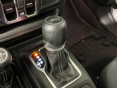 Used 2018 Jeep Wrangler Unlimited Sahara AWD/4WD image 10