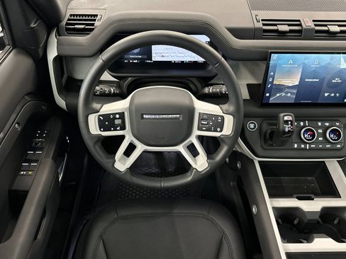 Used 2025 Land Rover Defender 110 S image 28