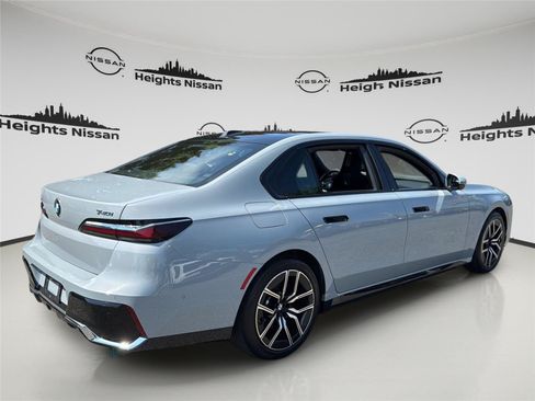 Used 2025 BMW 740i xDrive AWD/4WD image 7