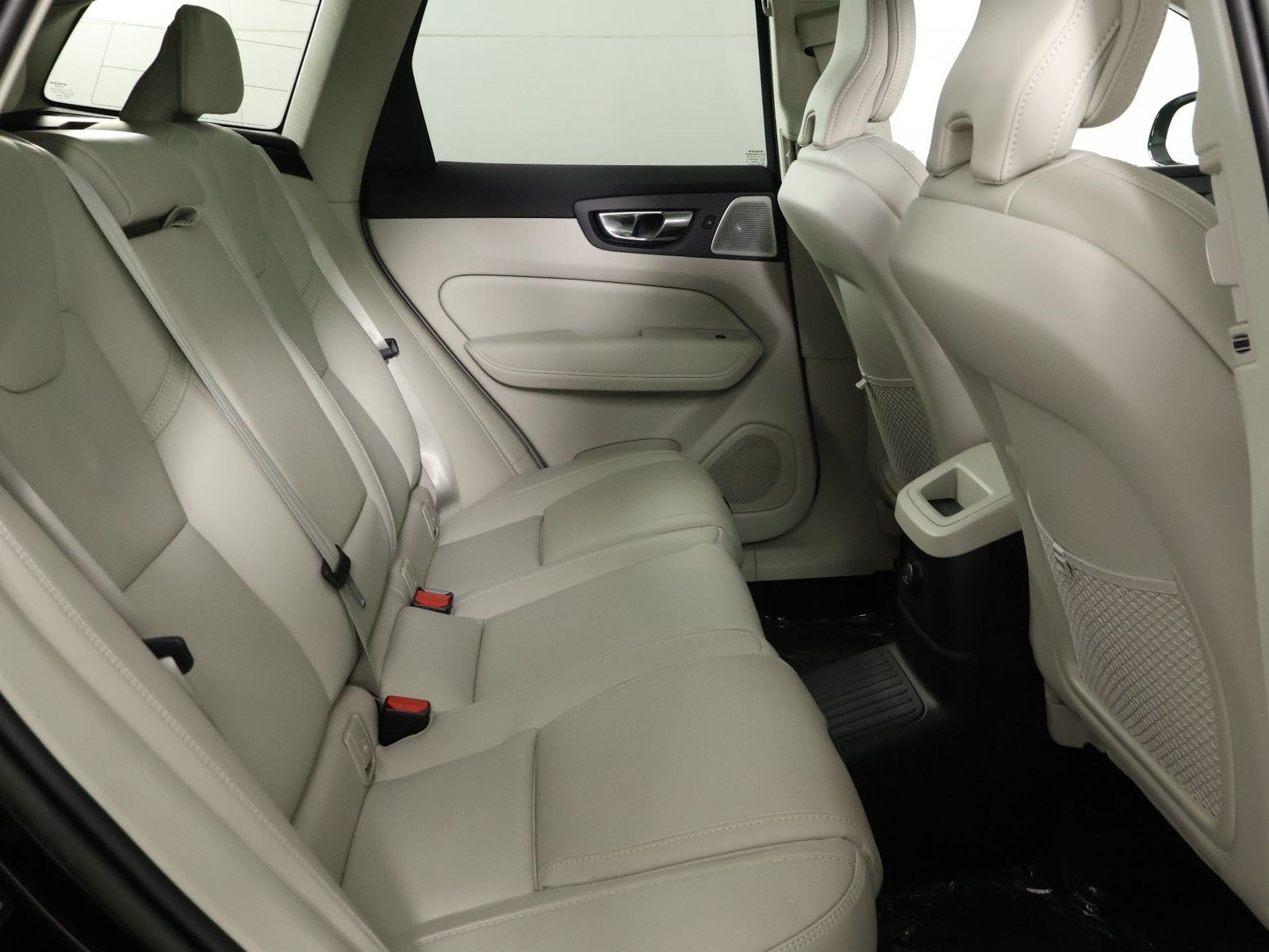 Used 2023 Volvo XC60 T8 Ultimate w/ Protection Package Premier AWD/4WD image 30