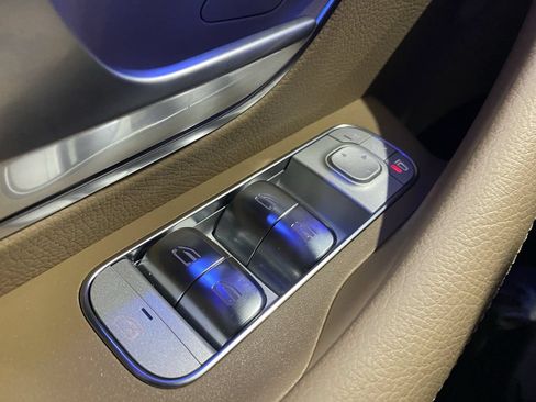 Certified 2026 Mercedes-Benz GLS 450 4MATIC image 9
