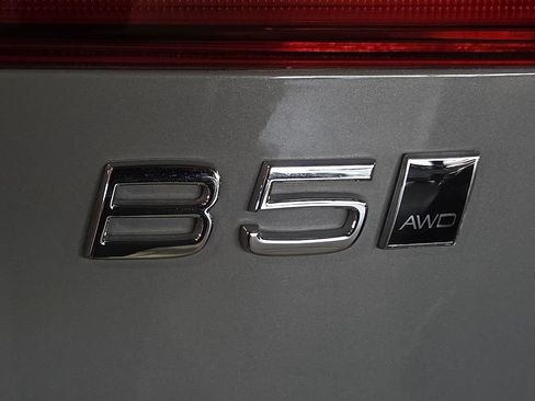 Used 2024 Volvo XC60 B5 Ultimate AWD/4WD image 13