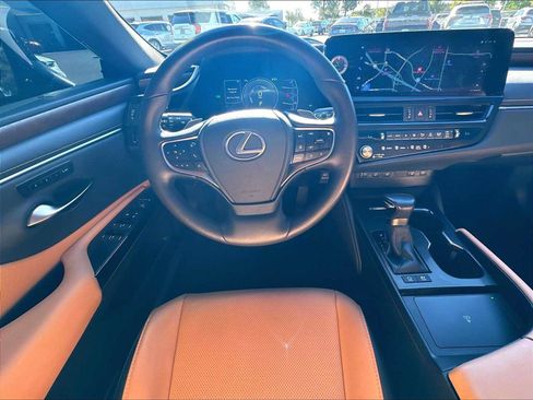 Used 2025 Lexus ES 300h w/ Premium Package FWD image 8