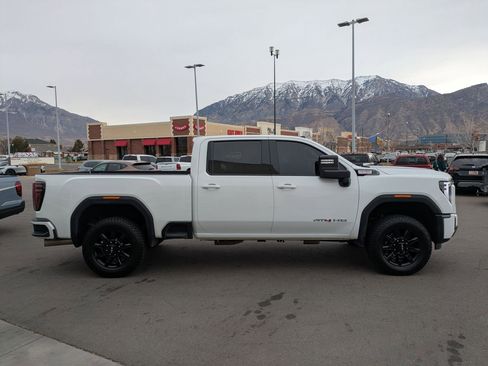 Used 2025 GMC Sierra 2500 AT4 image 2