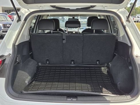 Used 2021 Volkswagen Tiguan SE w/ Panoramic Sunroof Package AWD/4WD image 9
