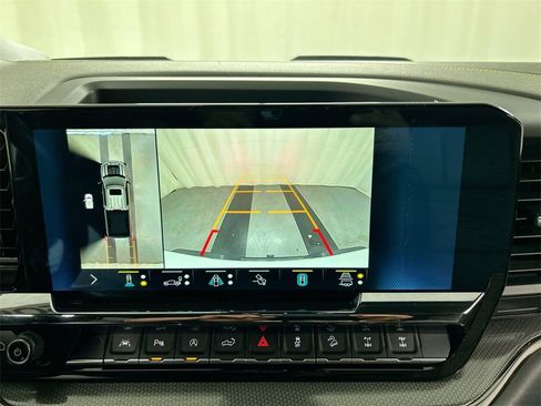 Used 2022 Chevrolet Silverado 1500 ZR2 w/ Technology Package image 15