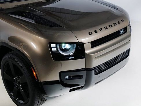 New 2026 Land Rover Defender 130 X-Dynamic SE image 29