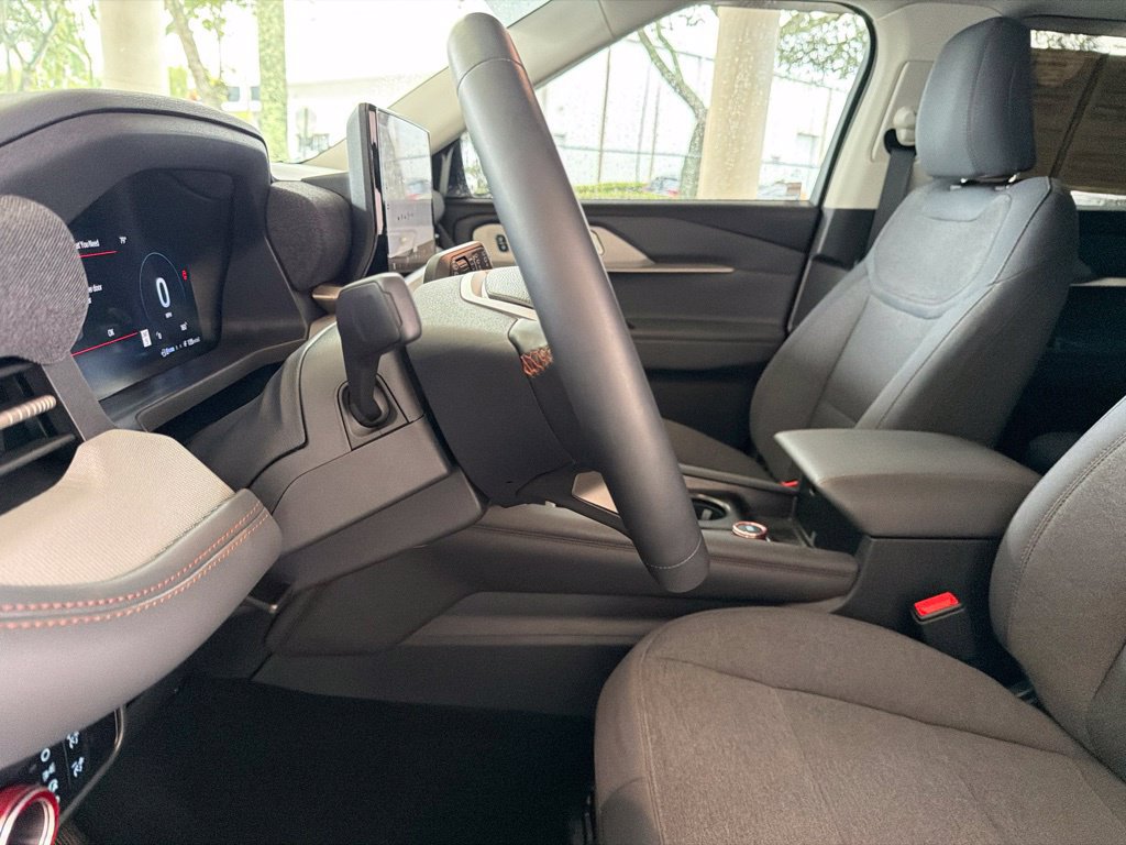 Used 2025 Ford Explorer Active RWD image 48