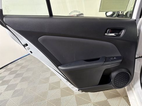 Used 2022 Toyota Prius LE image 21