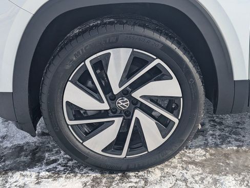 Used 2024 Volkswagen Atlas SE image 37