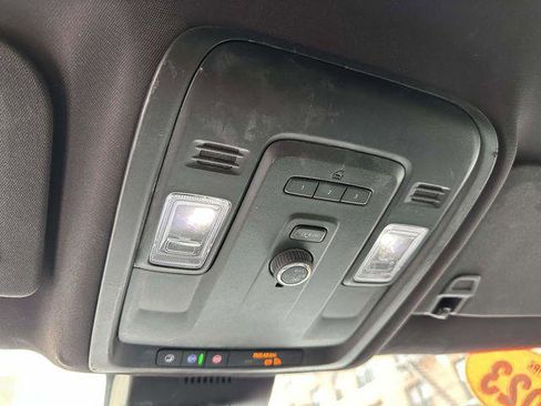 Used 2023 Chevrolet Suburban LT image 31