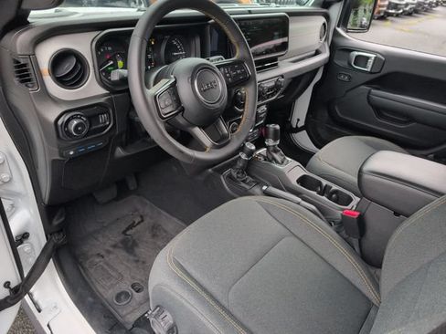 Used 2024 Jeep Wrangler Unlimited AWD/4WD image 10
