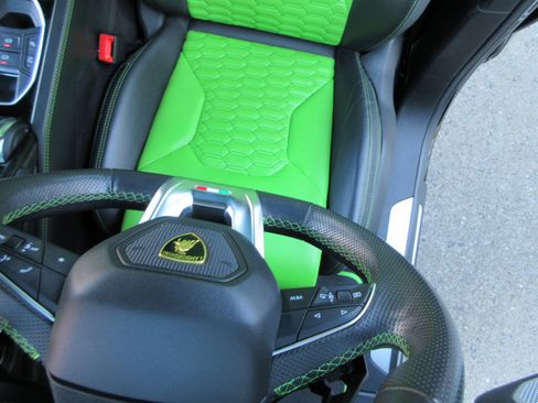 Used 2022 Lamborghini Urus image 14