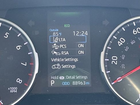 Used 2019 Toyota RAV4 LE w/ Carpet Mat Package image 8