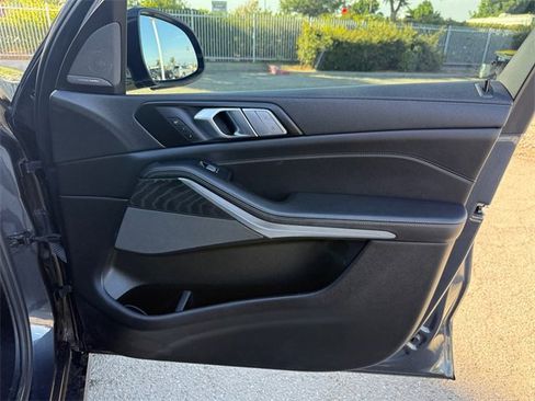 Used 2022 BMW X7 xDrive40i w/ Premium Package image 26