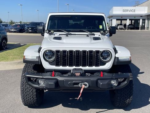 Used 2024 Jeep Wrangler Unlimited Rubicon image 2