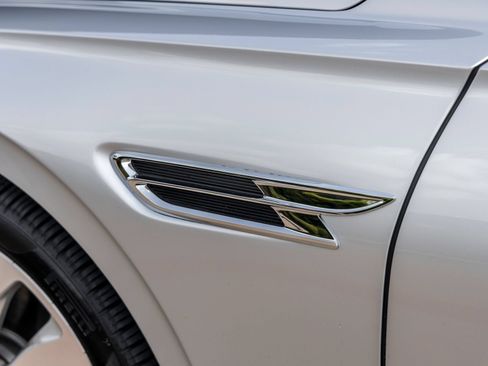 Used 2026 Bentley Flying Spur Plug-In Hybrid AWD/4WD image 15