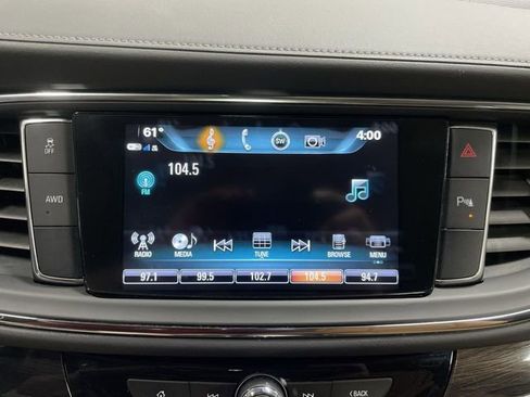 Used 2018 Buick Enclave Essence image 16