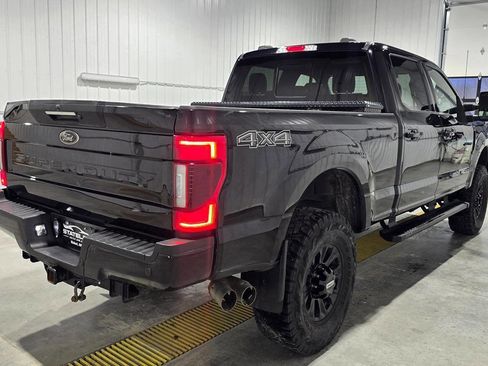 Used 2022 Ford F250 Lariat w/ Black Appearance Package image 5