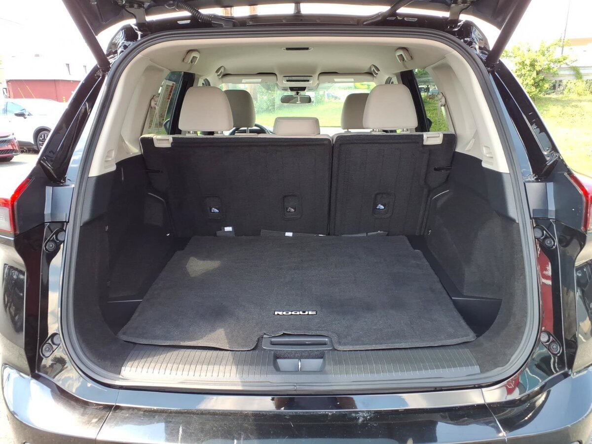 Used 2025 Nissan Rogue SV AWD/4WD image 14