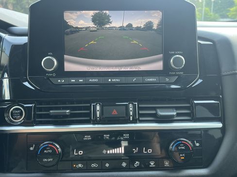 Used 2024 Nissan Pathfinder SV FWD image 4