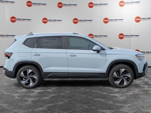 New 2026 Volkswagen Taos SE image 4
