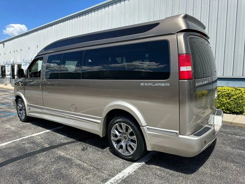 Used 2015 Chevrolet Express 2500 Extended Van 3D image 7