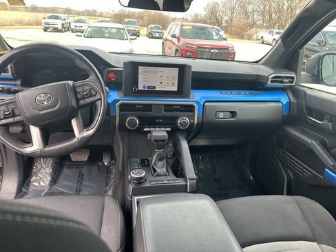 Used 2024 Toyota Tacoma TRD Off-Road image 17