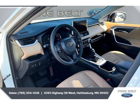 Used 2024 Toyota RAV4 XLE FWD image 13