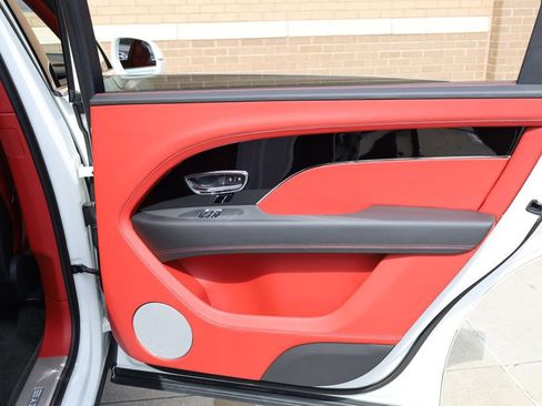 Used 2023 Bentley Bentayga Extended Wheelbase image 27