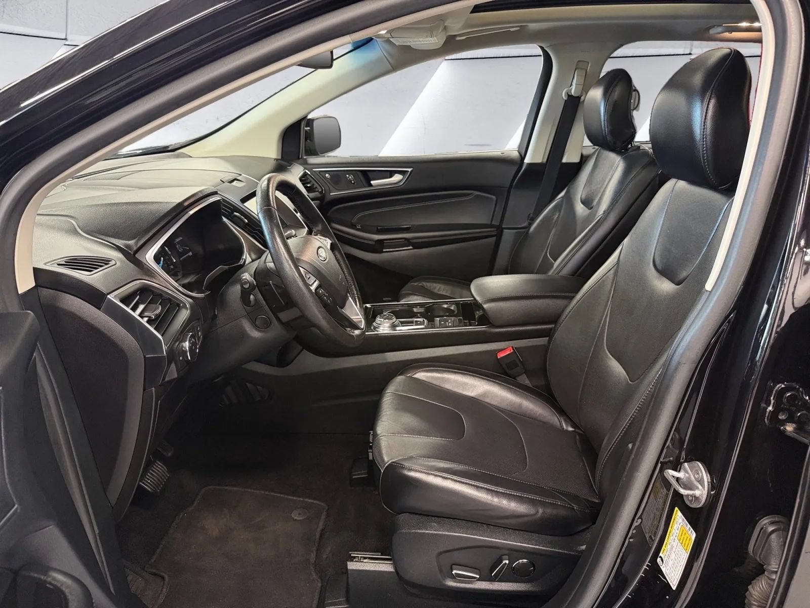 Used 2019 Ford Edge Titanium w/ Equipment Group 301A AWD/4WD image 17